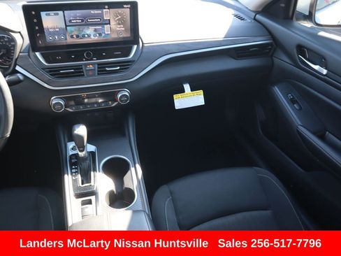 Used 2025 Nissan Altima 2.5 SV w/ SV Premium Package image 16