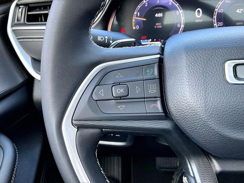 Certified 2023 Jeep Grand Cherokee L Laredo image 29