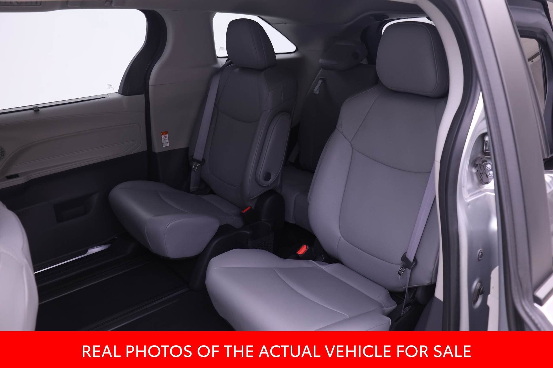 Used 2022 Toyota Sienna XLE FWD image 9