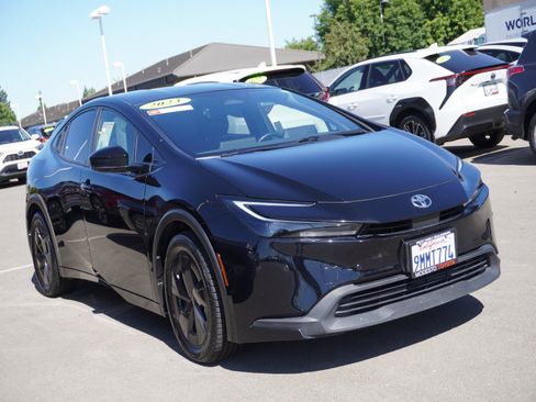 Used 2023 Toyota Prius LE FWD image 1