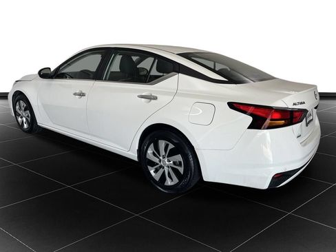 Used 2024 Nissan Altima 2.5 S FWD image 3