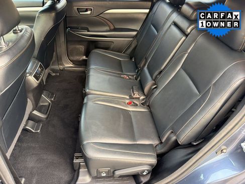 Used 2018 Toyota Highlander XLE AWD/4WD image 24