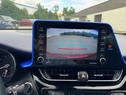Used 2021 Toyota C-HR XLE FWD image 27