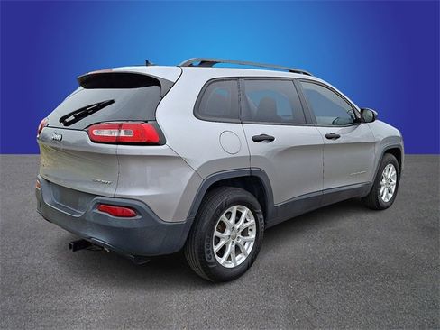 Used 2016 Jeep Cherokee Sport image 5