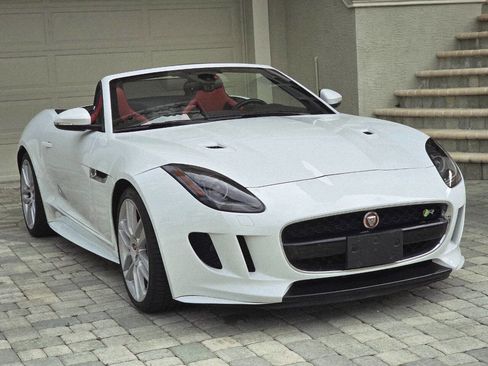 Used 2016 Jaguar F-TYPE R image 25
