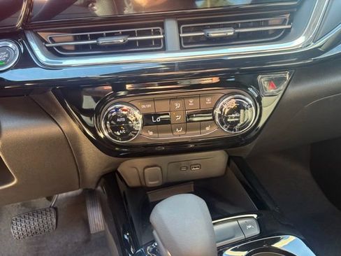 New 2026 Chevrolet Trax RS w/ Sunroof Package image 18