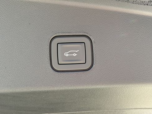 New 2025 Cadillac Lyriq Luxury image 10