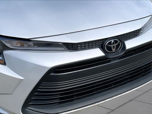 Used 2024 Toyota Corolla LE FWD image 31