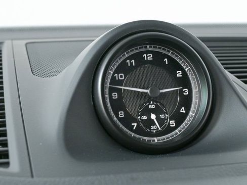 Certified 2025 Porsche Macan image 16