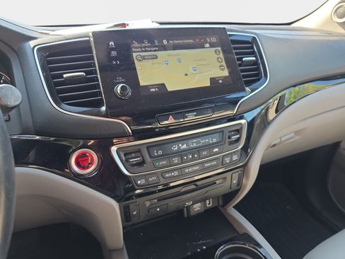 Used 2019 Honda Pilot Touring image 6