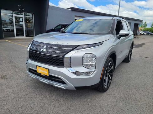 Used 2022 Mitsubishi Outlander SE FWD image 1