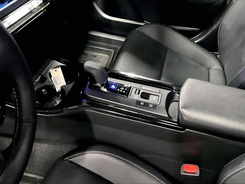 Used 2023 Toyota Prius Limited image 15