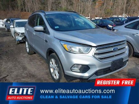 Used 2018 Ford Escape SE image 2