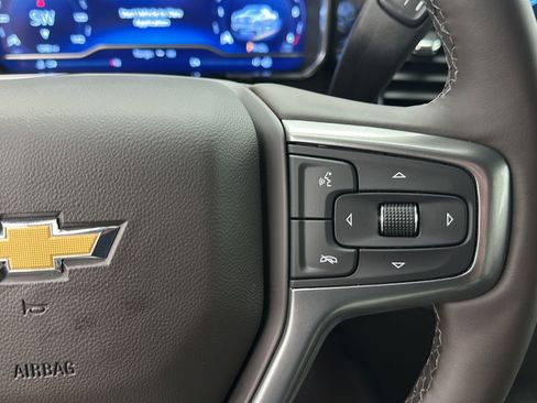 Used 2025 Chevrolet Silverado 1500 LT w/ Leather Package AWD/4WD image 18