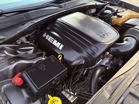 Used 2013 Chrysler 300 C image 41