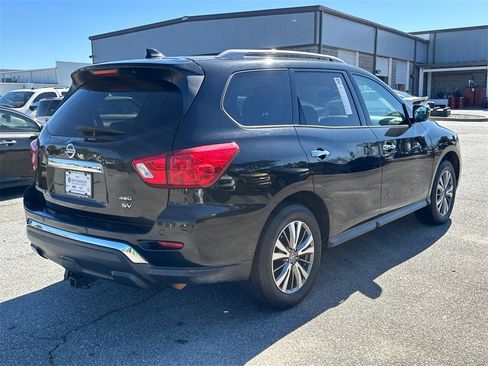 Used 2020 Nissan Pathfinder SV image 3