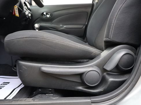 Used 2014 Nissan Versa SV w/ Convenience Package FWD image 38