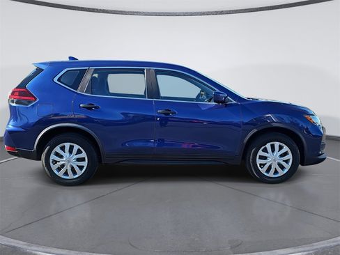 Used 2020 Nissan Rogue S image 2