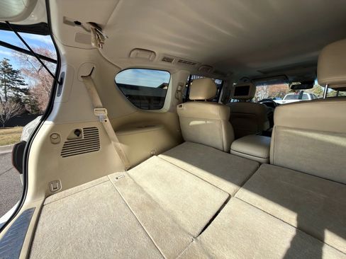 Used 2016 INFINITI QX80 4WD w/ Deluxe Technology Package image 11