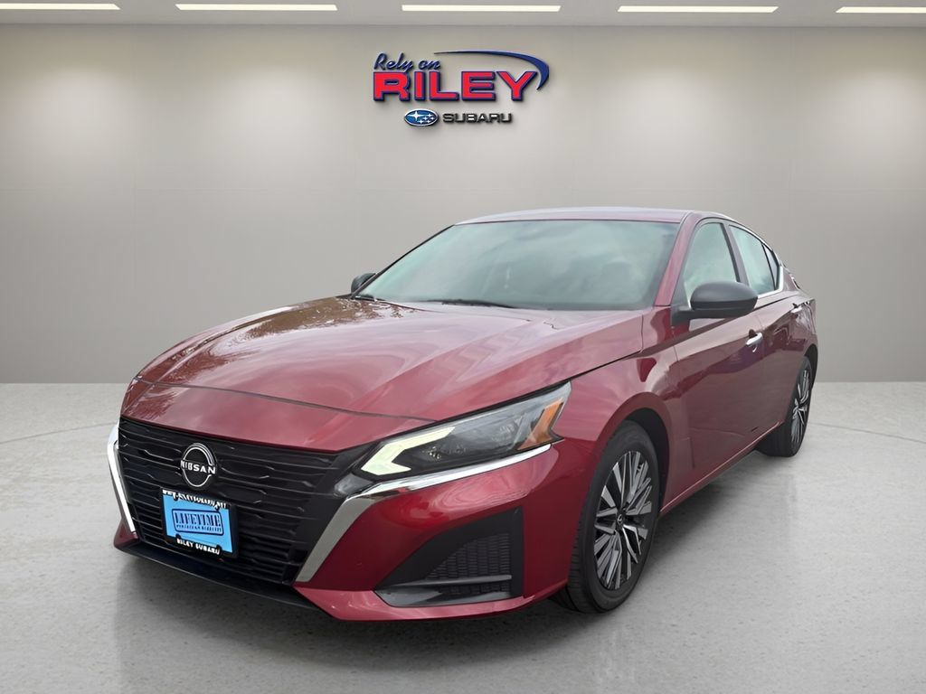 Used 2025 Nissan Altima 2.5 SV FWD image 4