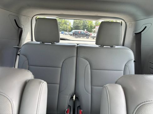 Used 2018 GMC Acadia SLT FWD image 15