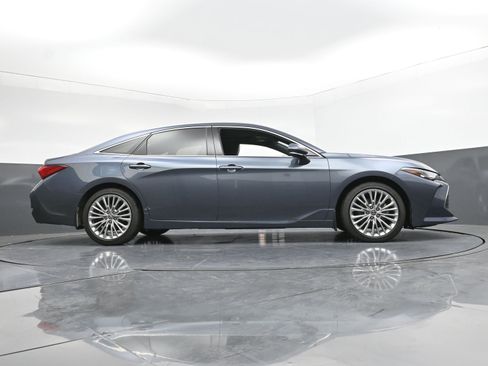 Used 2022 Toyota Avalon Limited image 27