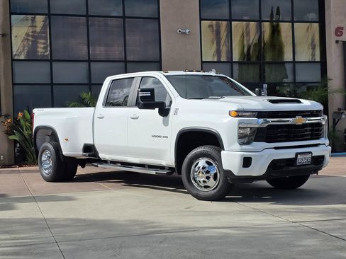 Used 2024 Chevrolet Silverado 3500 LT image 3