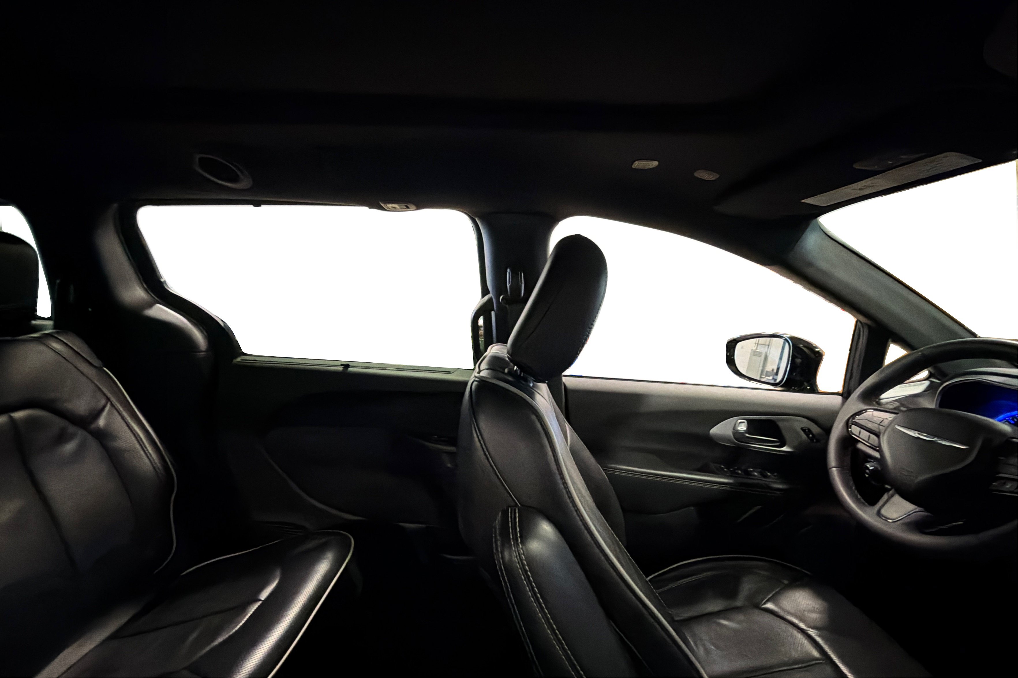 Used 2025 Chrysler Pacifica Limited FWD image 45