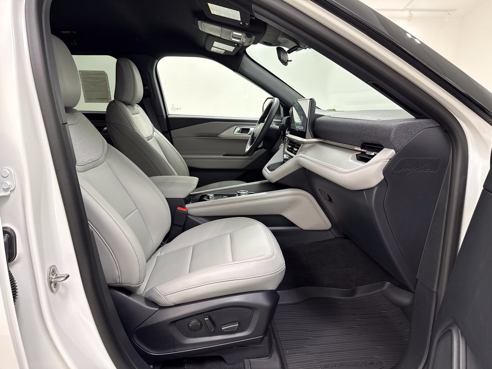 New 2027 Ford Explorer Active w/ Active Comfort Package RWD image 25