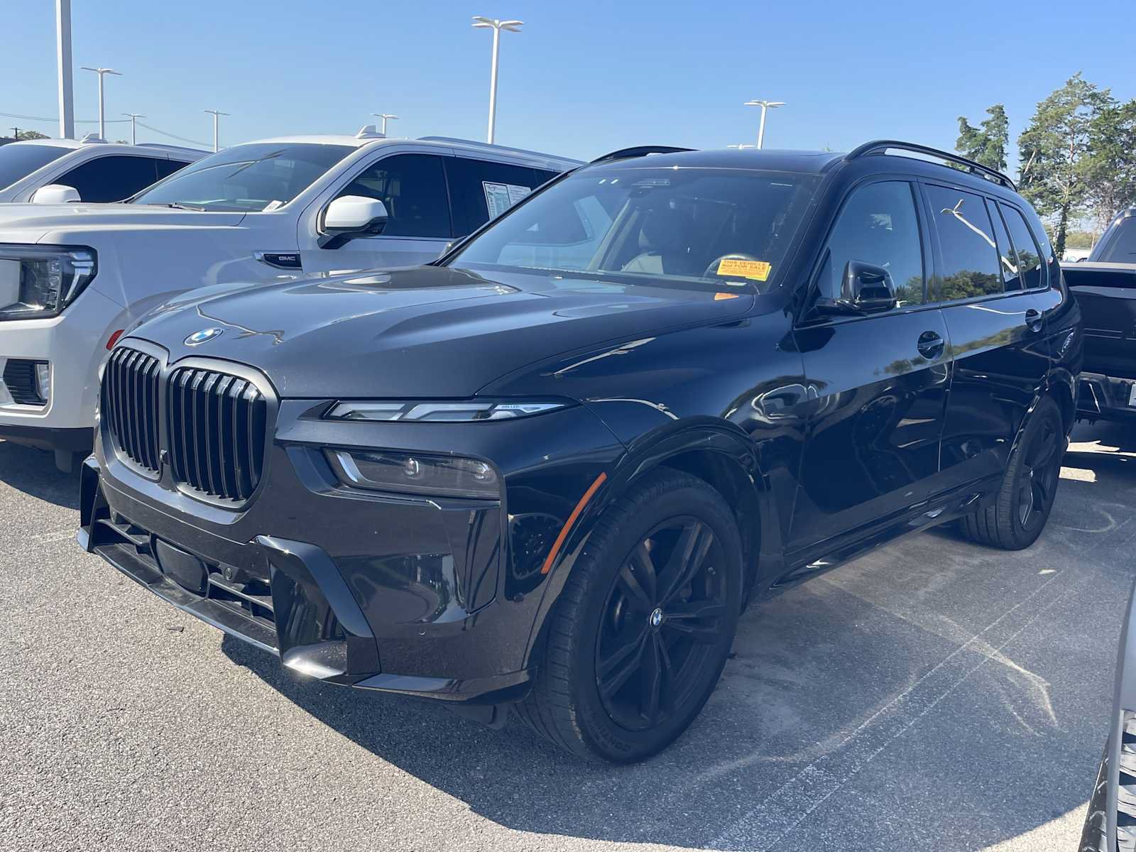 Used 2025 BMW X7 xDrive40i w/ M Sport Package AWD/4WD image 3