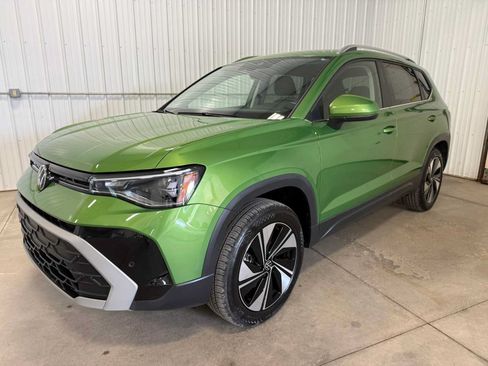 Certified 2026 Volkswagen Taos SE AWD/4WD image 6
