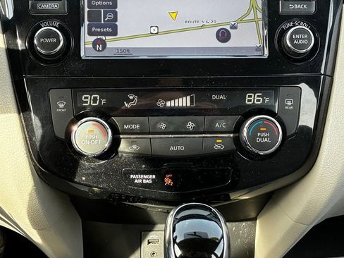 Used 2018 Nissan Rogue Sport SV w/ SV Technology Package image 32