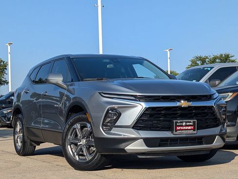 Used 2024 Chevrolet Blazer LT w/ Driver Confidence Package FWD image 2