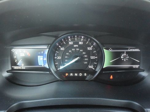 Used 2018 Ford Explorer XLT w/ Equipment Group 201A image 10