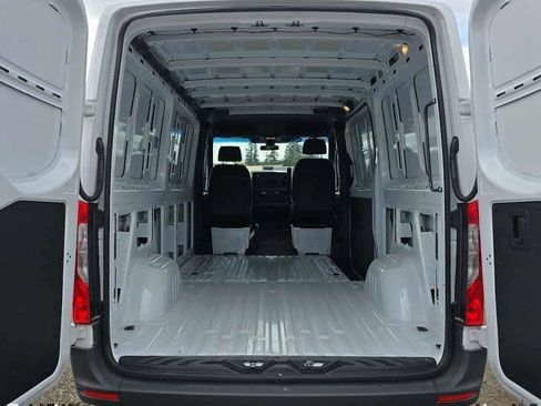 Used 2025 Mercedes-Benz Sprinter 2500 image 21