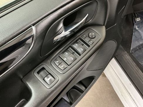 Used 2020 Dodge Grand Caravan SE FWD image 23