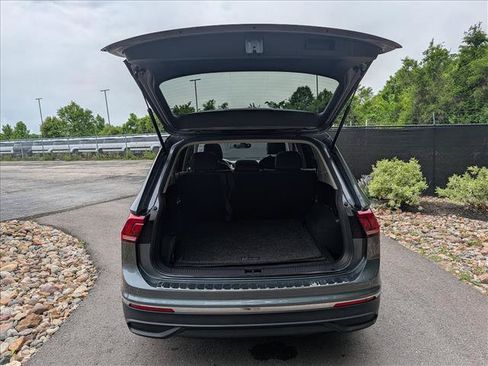 Used 2023 Volkswagen Tiguan SE w/ Panoramic Sunroof Package AWD/4WD image 21