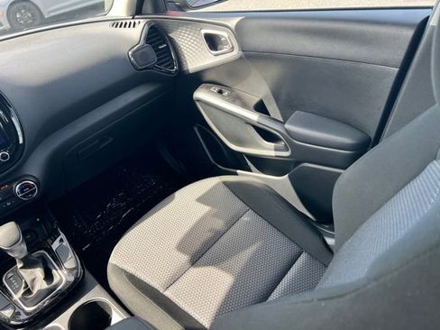 Certified 2023 Kia Soul S FWD image 11
