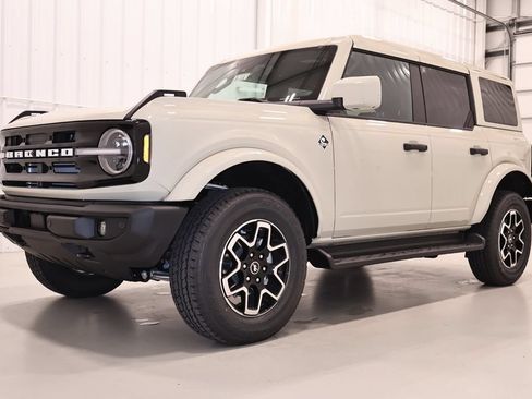 New 2026 Ford Bronco Outer Banks AWD/4WD image 5