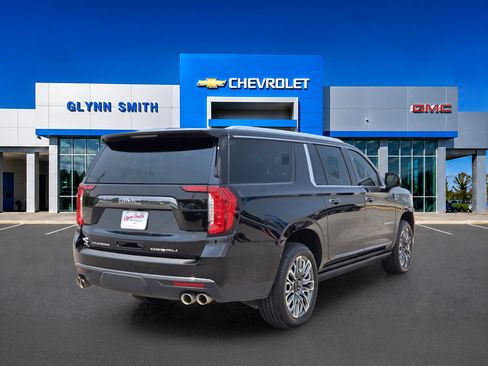 Used 2023 GMC Yukon XL Denali Ultimate w/ LPO, Floor Liner Package AWD/4WD image 7