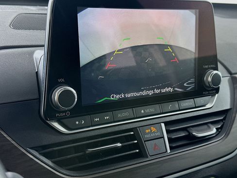 Used 2024 Nissan Altima 2.5 SV image 21