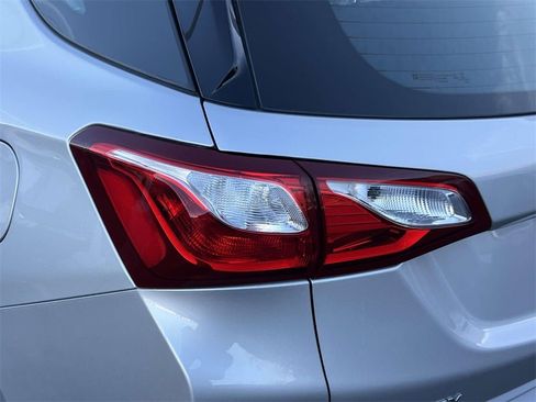 Used 2021 Chevrolet Equinox LS image 9
