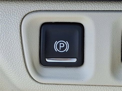 Used 2021 GMC Acadia Denali w/ Denali Technology Package image 23