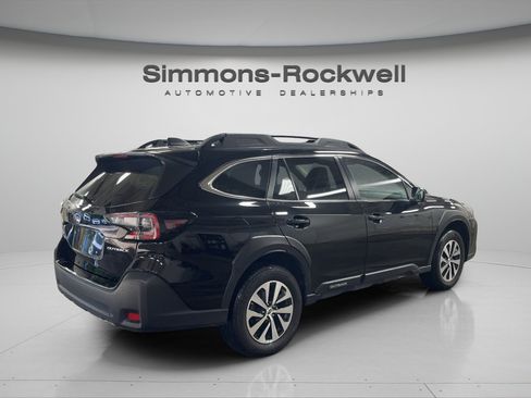 Used 2023 Subaru Outback Premium AWD/4WD image 5