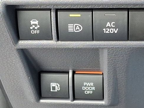 Used 2023 Toyota Sienna XLE image 28