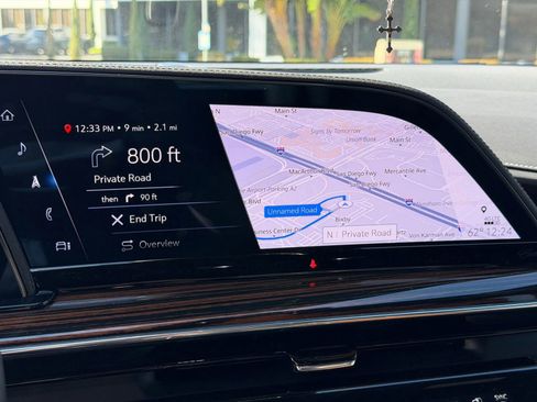 Used 2024 Cadillac Escalade ESV Luxury image 17