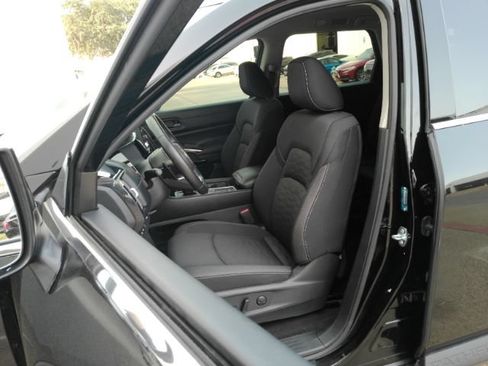 Used 2025 Nissan Pathfinder SV FWD image 14