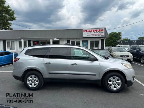 Used 2014 Chevrolet Traverse LS FWD image 2