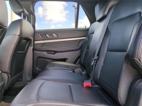 Used 2018 Ford Explorer XLT w/ Equipment Group 202A image 14