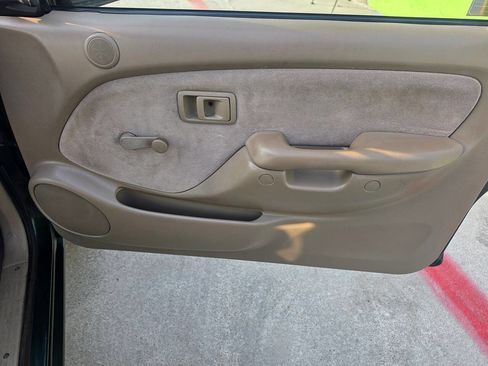 Used 2001 Toyota Tacoma 2WD Regular Cab image 23